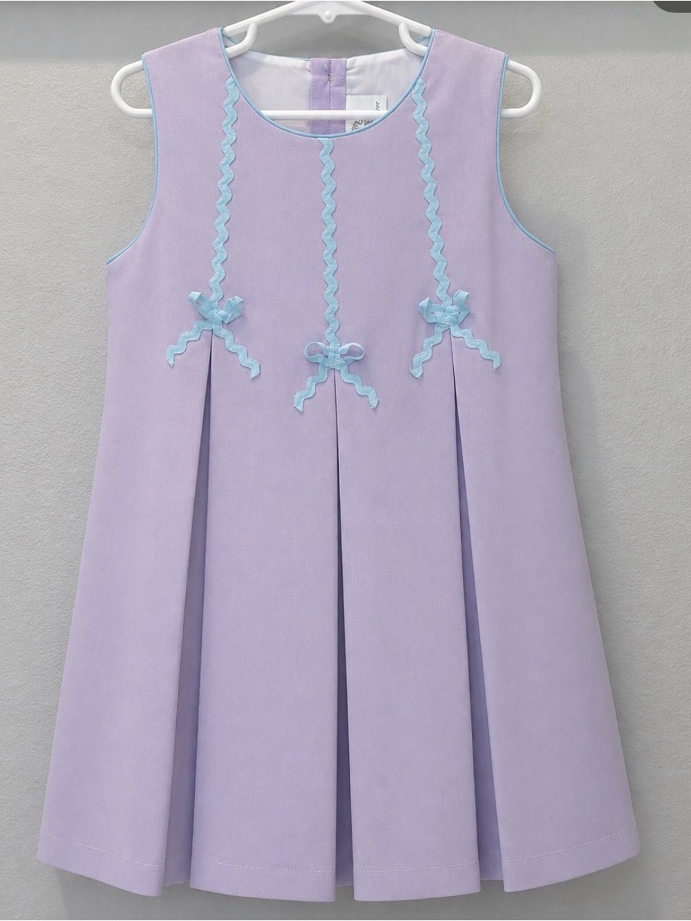 Lilac Sleeveless Girls' Pleated Dress with Blue Trim